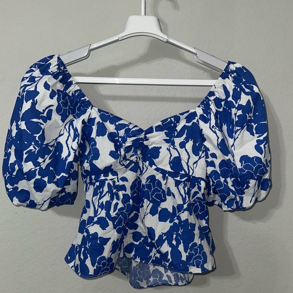 Tuckernuck Tops - Tuckernuck Hyacinth‎ House Blue Floral Fiori Blouse Size small